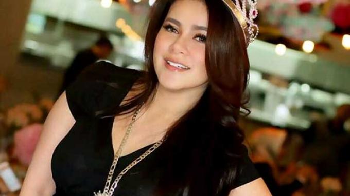Artis Senior Model, Asal Banjarmasin Olla Ramlan Dikenal Saat Menjadi Host di Berbagai Acara Televisi